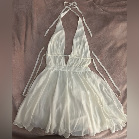 Oh Polly Mini Dress: Halter Neck and Backless - Picture 3 of 4